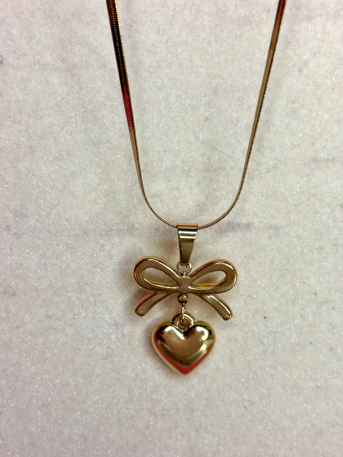 Bow-Heart (Anti tarnish stainless steel 18k gold plated)