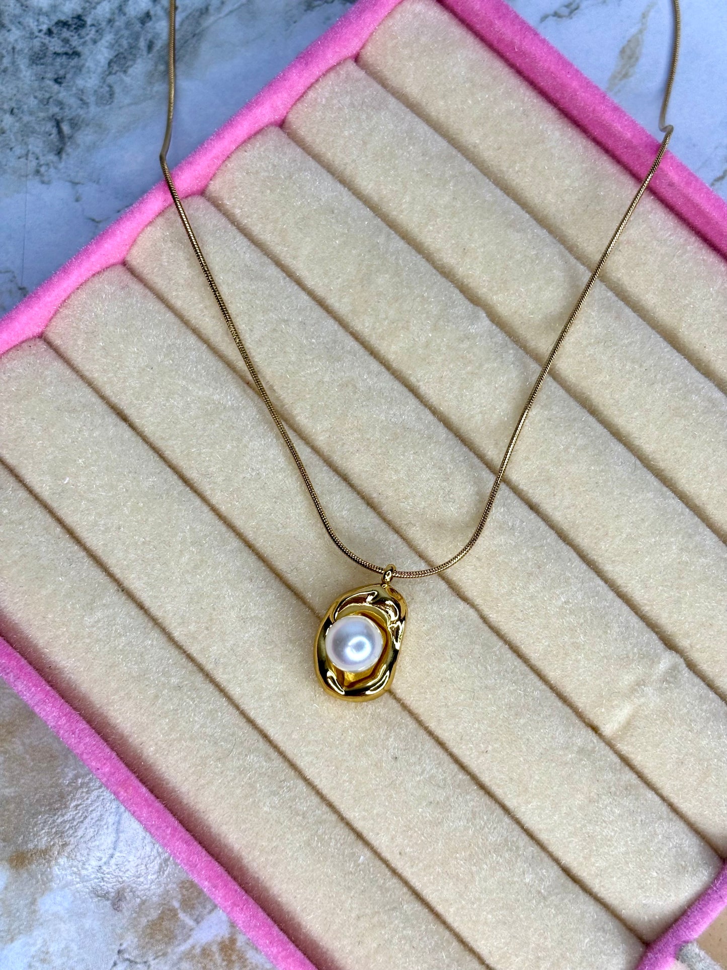 Pearl chunky Necklace (Anti tarnish Stainless steel 18k gold plated )