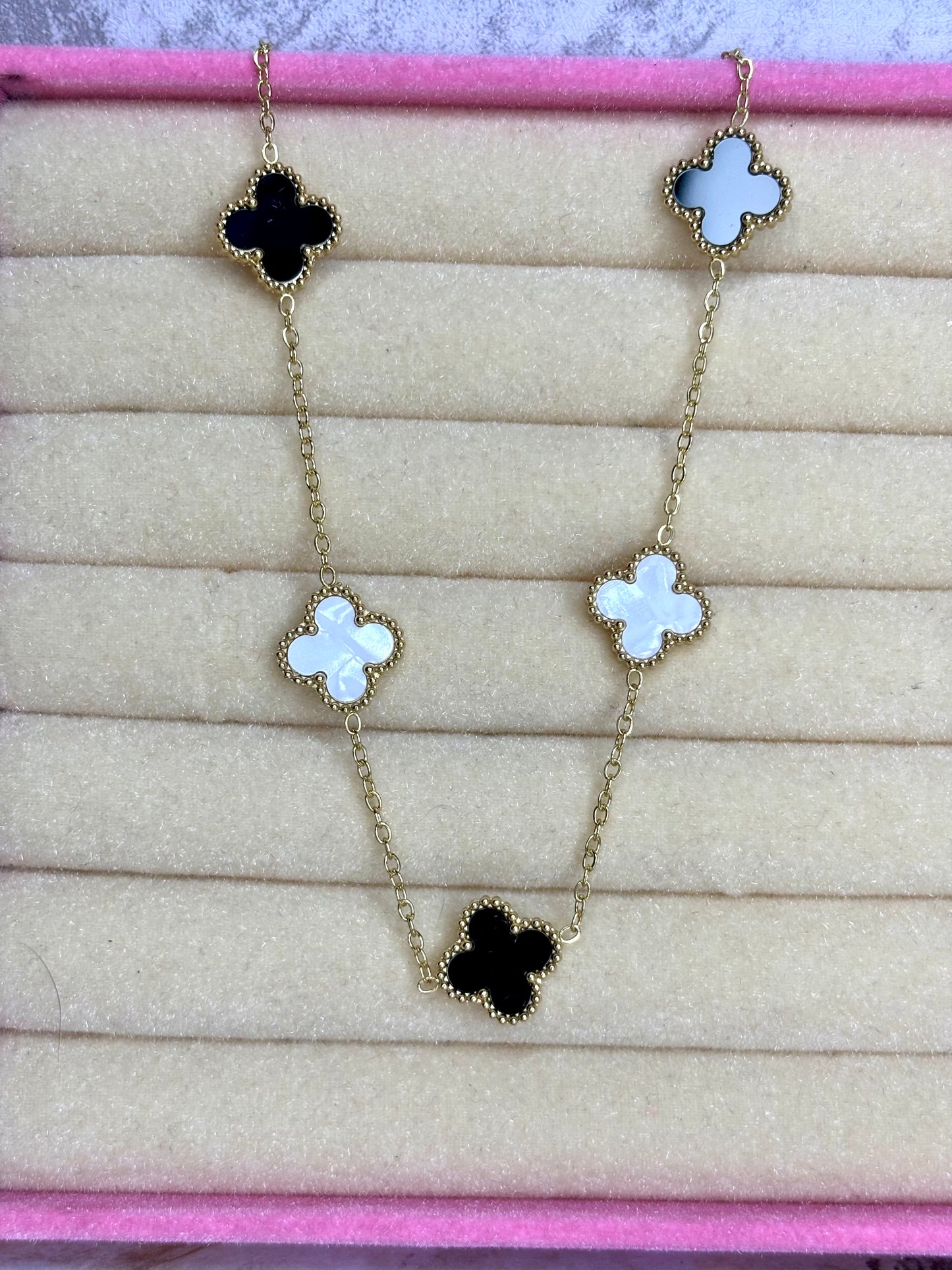 White and black clover necklace | Anti-Tarnish Stainless Steel | 18K Gold Plated