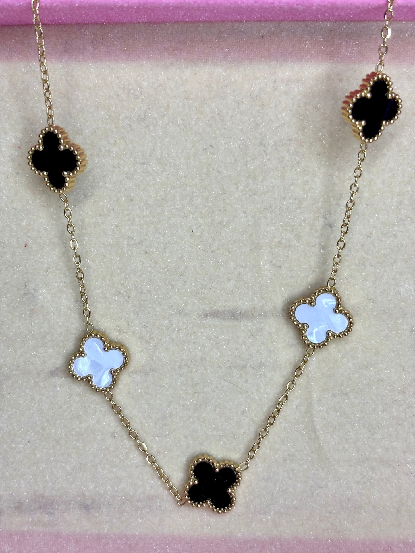 White and black clover necklace | Anti-Tarnish Stainless Steel | 18K Gold Plated