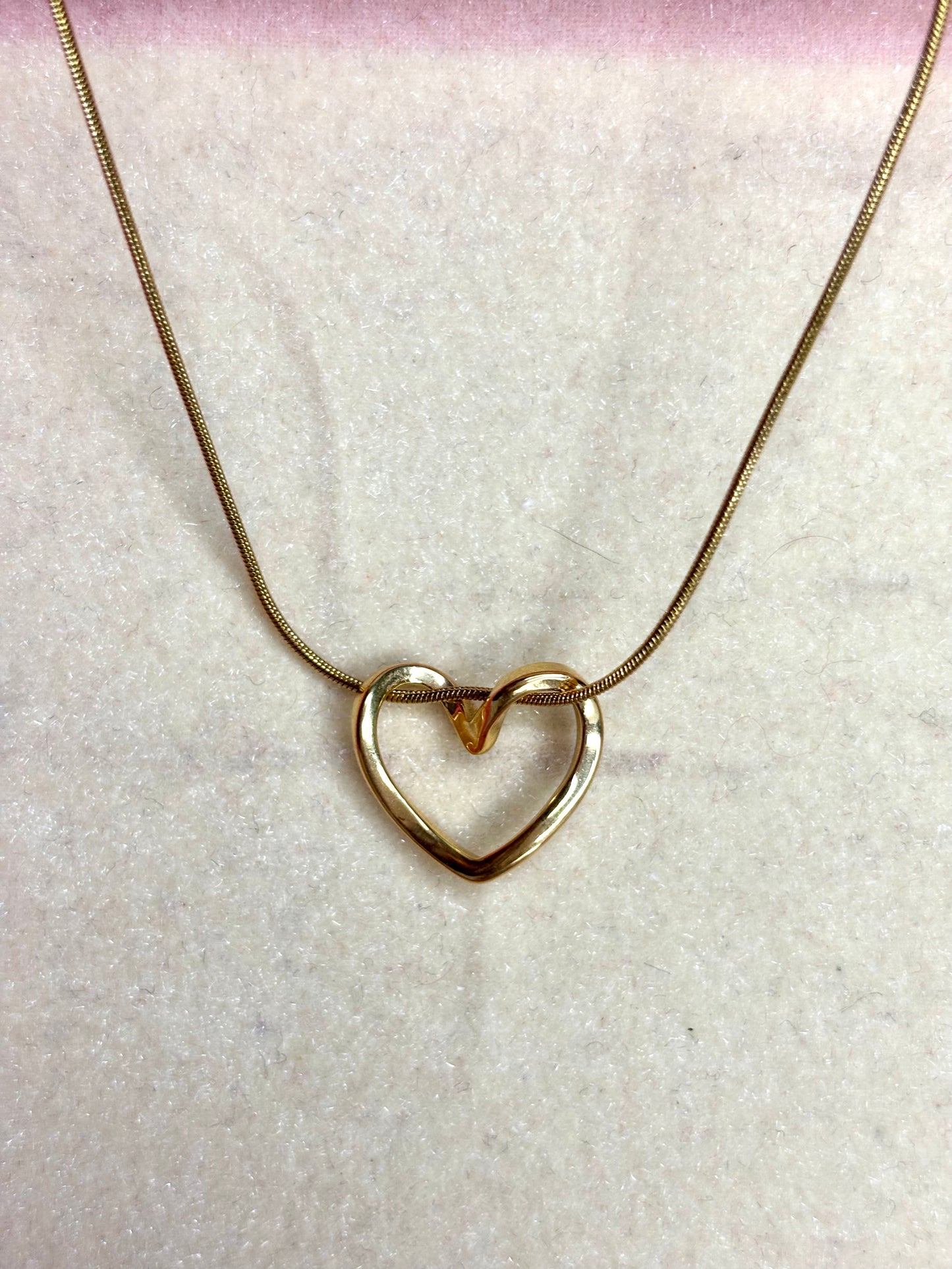 Twisted heart necklace (Anti tarnish stainless steel 18k gold plated)