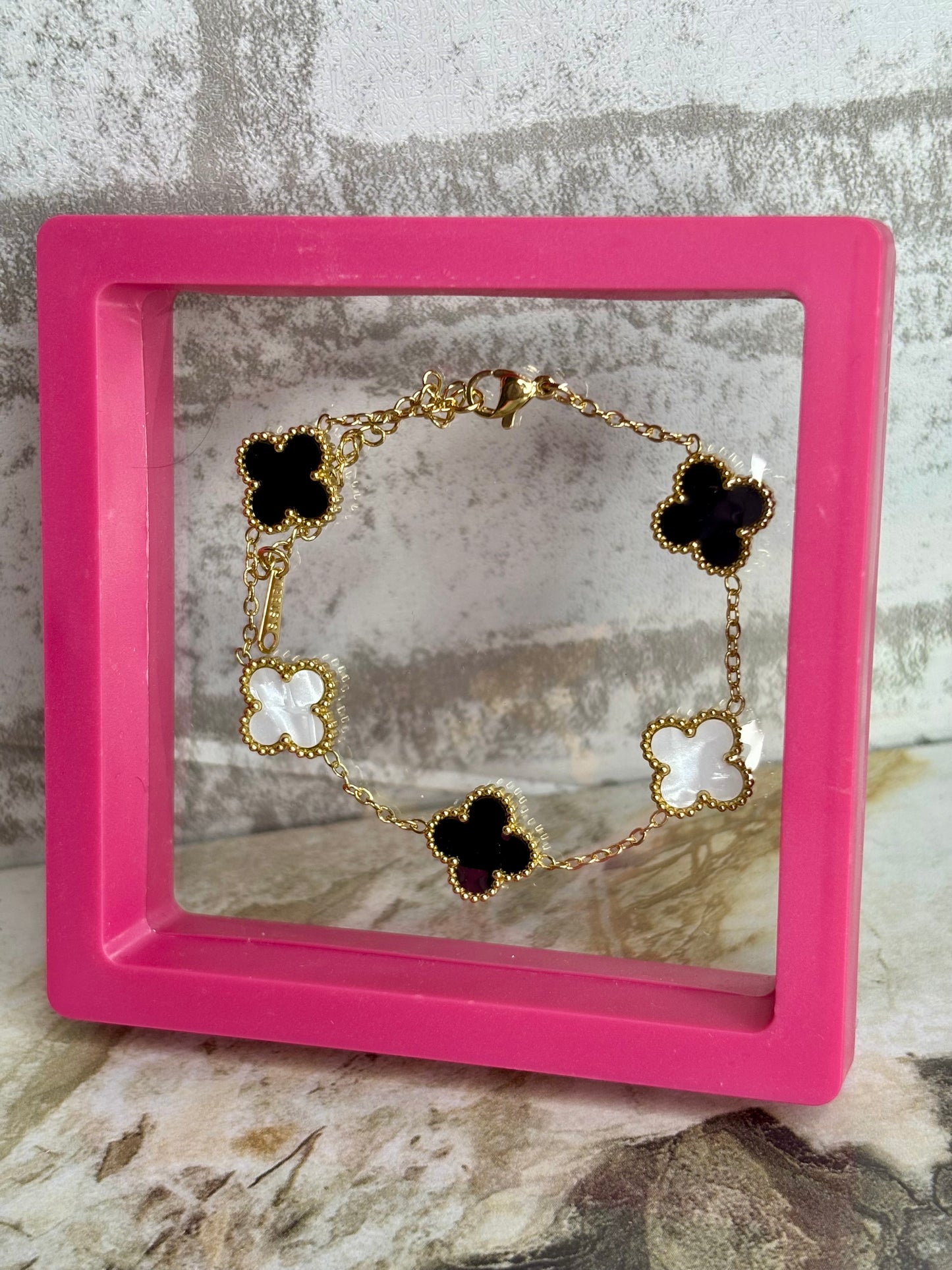 Clover white and black bracelet (Anti tarnish stainless steel 18k gold plate)