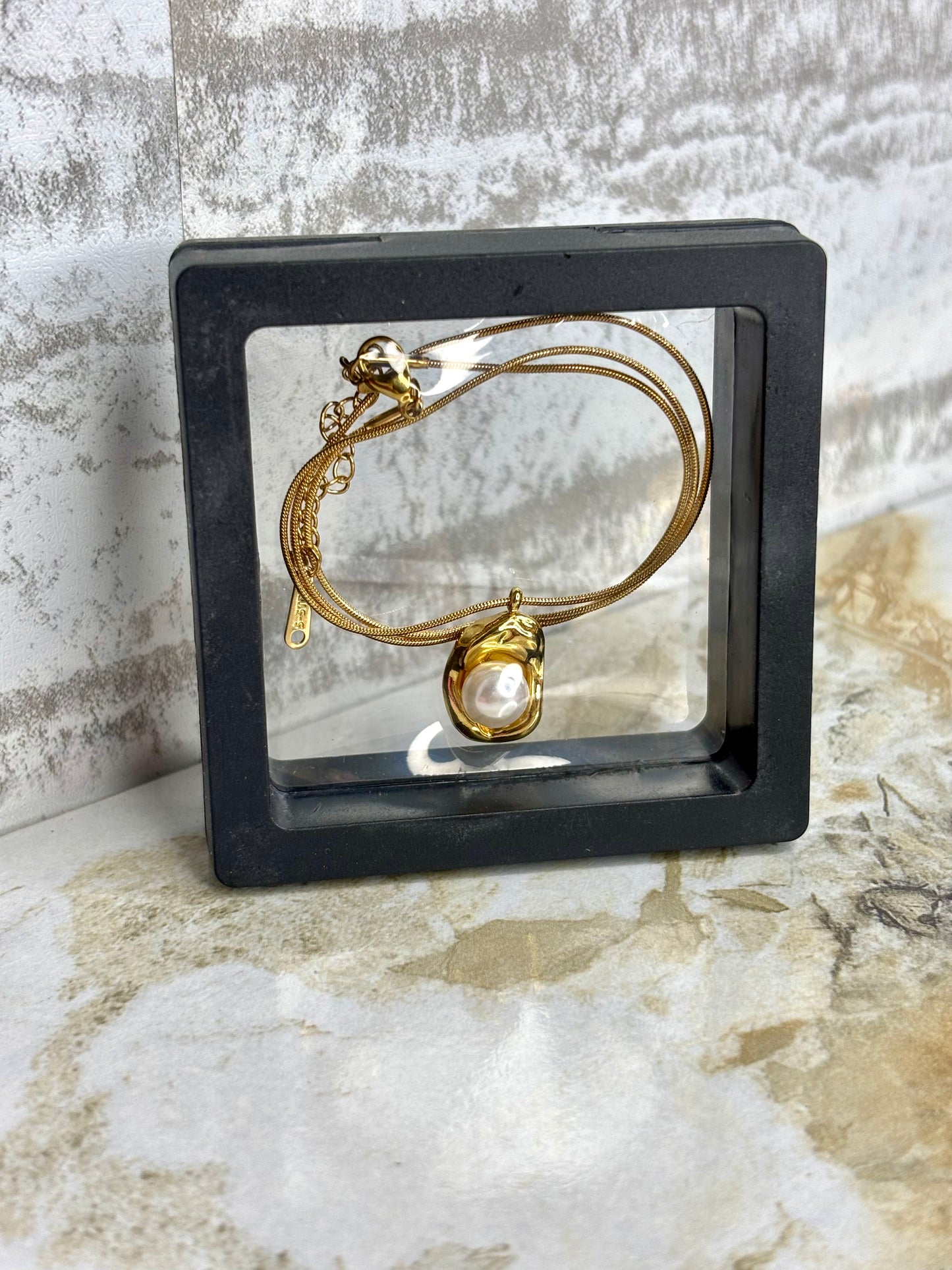 Pearl chunky Necklace (Anti tarnish Stainless steel 18k gold plated )