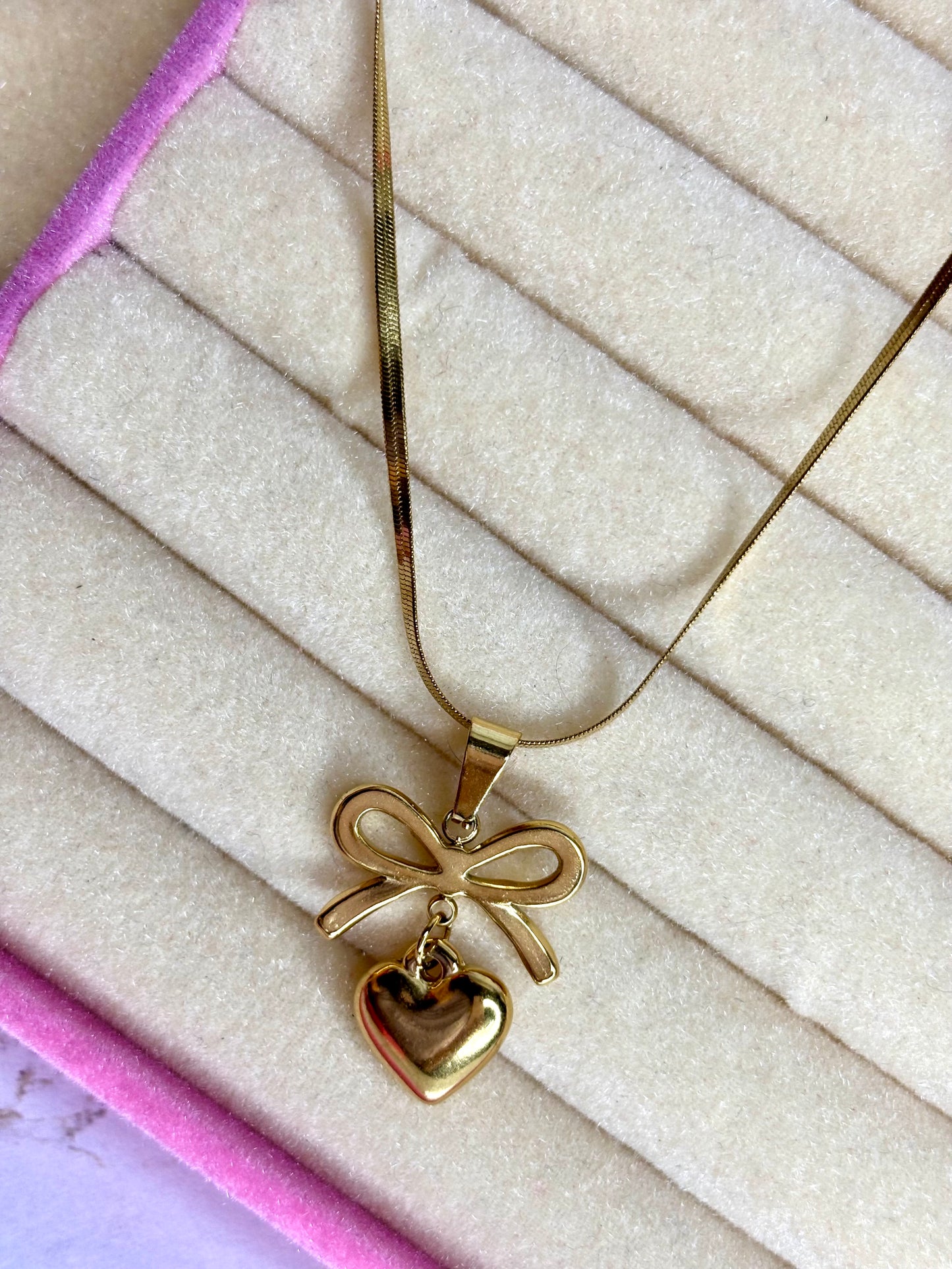 Bow-Heart (Anti tarnish stainless steel 18k gold plated)