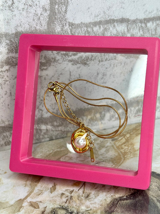 Pearl chunky Necklace (Anti tarnish Stainless steel 18k gold plated )