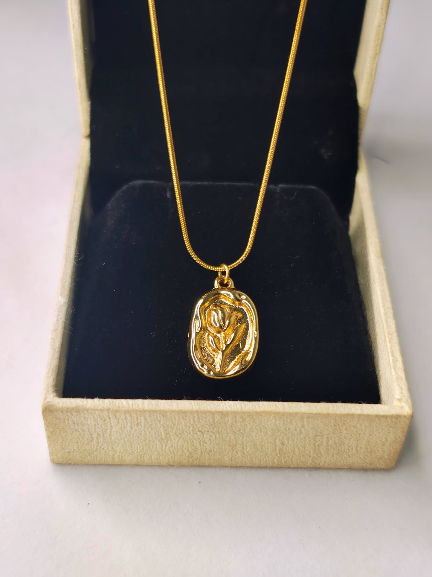 Gold Rose Necklace (Anti-Tarnish Stainless Steel, 18K Gold Plated)